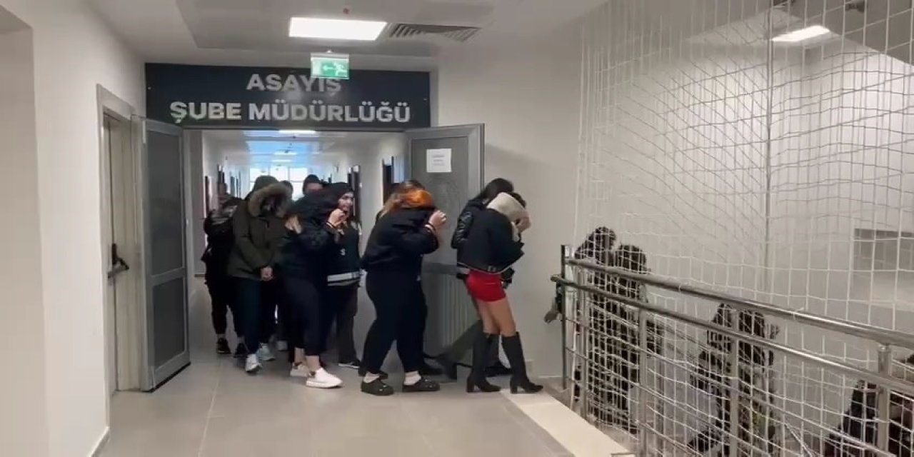 Masaj Salonlarına Fuhuş Operasyonu: 33 Kişi Yakalandı