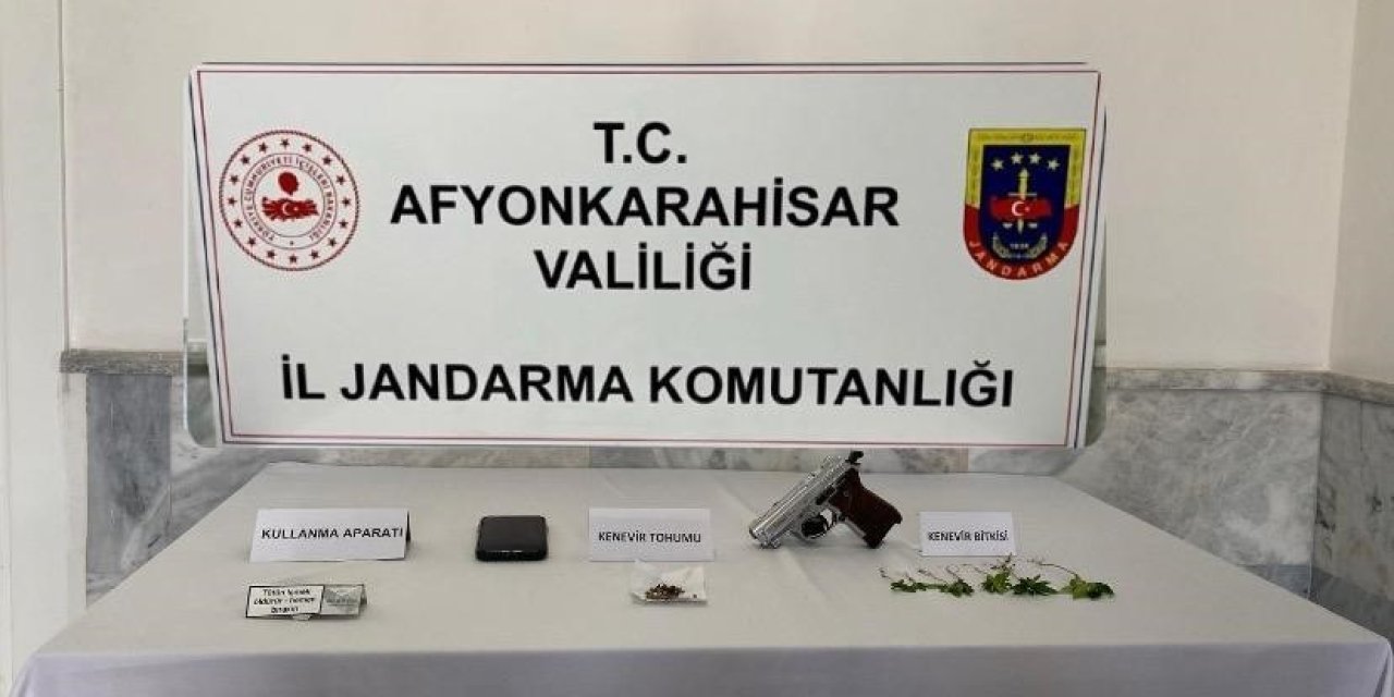 Jandarma Uyuşturucu İle Kurusıkı Tabanca Yakaladı