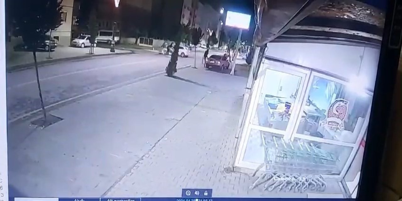 Otomobille Çarpışan Motosiklet Sürücüsü Havaya Savruldu