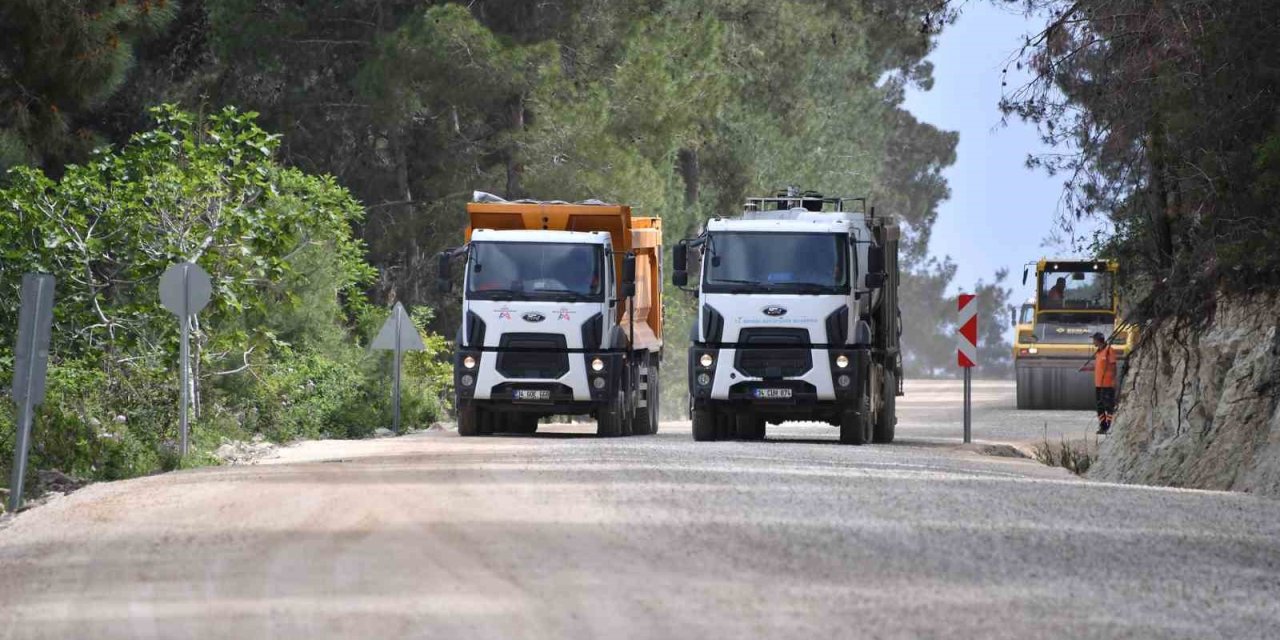 Büyükşehir Belediyesi, Kırsalda Asfalt Sezonuna Erdemli’den Başladı
