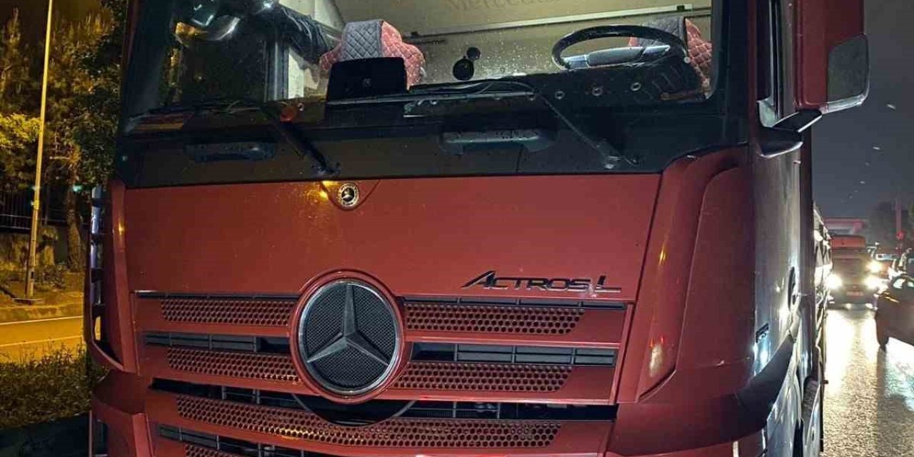 Tuzla’da Tır Kasasında 8 Ton Midye Ele Geçirildi