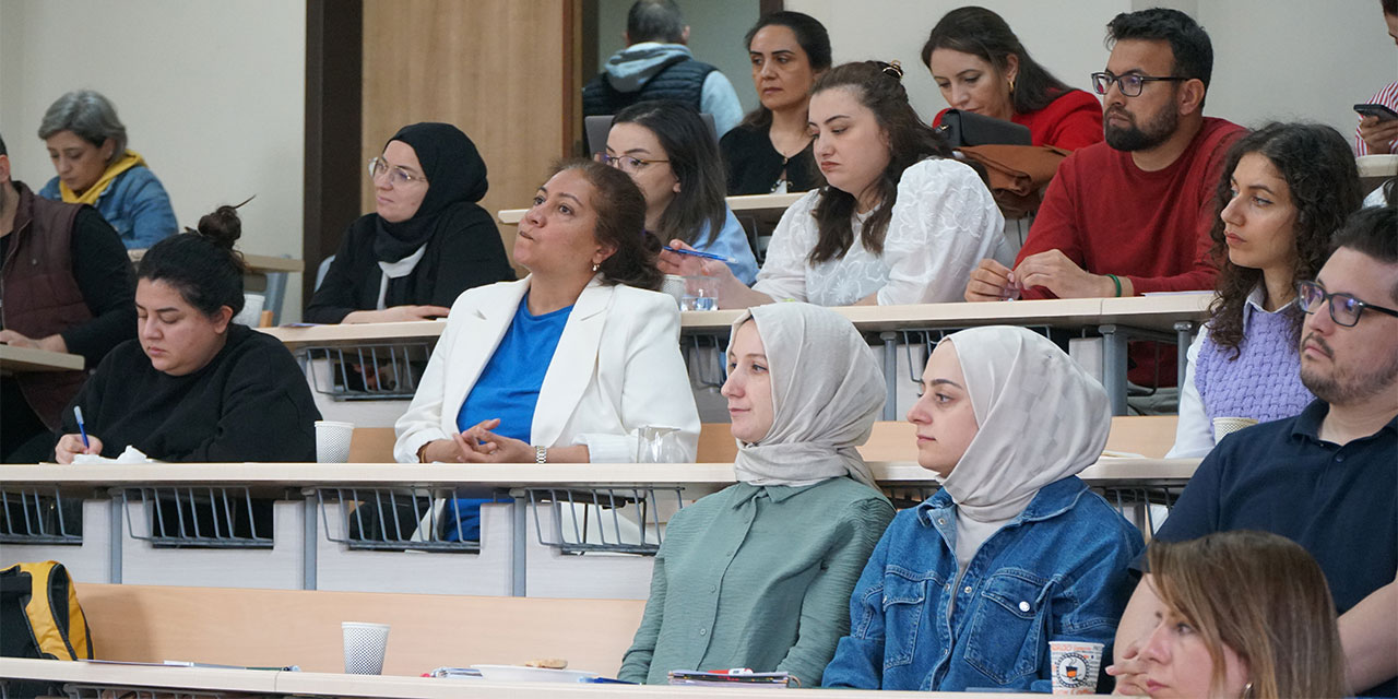 Rize'de hekimlere, hastalarına yardımcı olmaları için 'Tütün bağımlılığı tedavisi kursu'