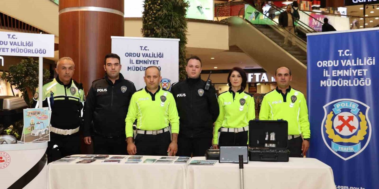 Ordu’da Polis Ekipleri, Trafik Haftası’nda Vatandaşı Bilgilendirdi