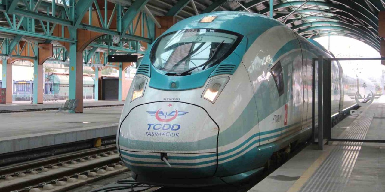 Sivas-istanbul Arası 7 Saat Kısaldı: Yht Sivas’a İlk Seferini Yaptı