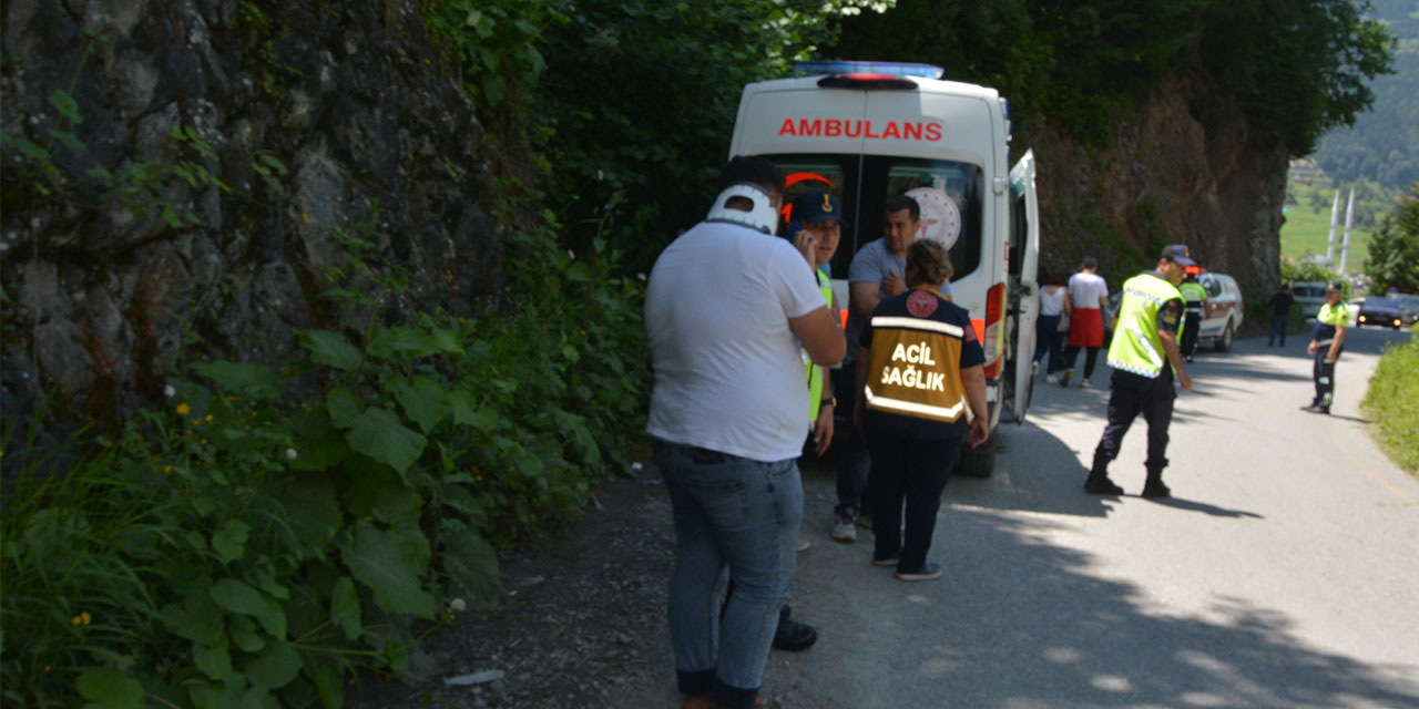 Trabzon'da otomobilin şarampole yuvarlandığı kazada 3 kişi yaralandı