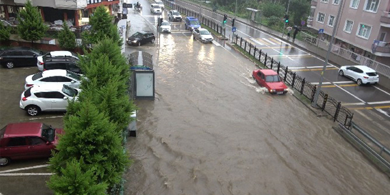 Meteoroloji'den Yeni Bir Uyarı: Orta ve Doğu Karadeniz'de Kuvvetli Sağanak, Yükseklerinde Yoğun Kar Yağışları Bekleniyor!