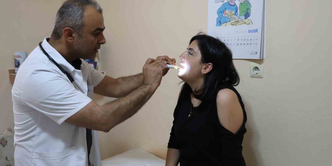 Havaların Isınmasıyla Tozun Etkisini Hissettirdiği Enkaz Kentte Yaşayan Vatandaşlara Maske Uyarısı