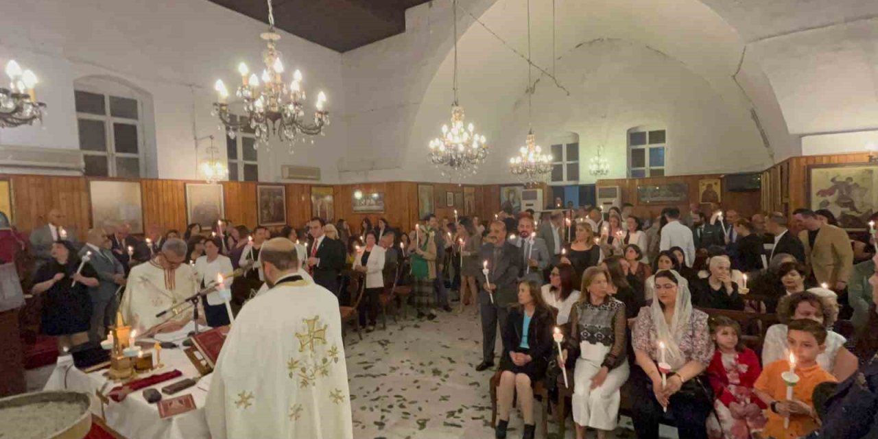 Enkaz Kentte Paskalya Ayini Düzenlendi