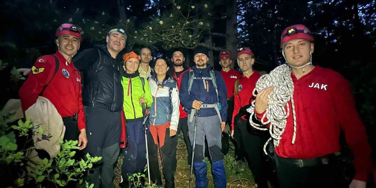 Spil Dağında Kaybolan 2 Dağcı Bulundu