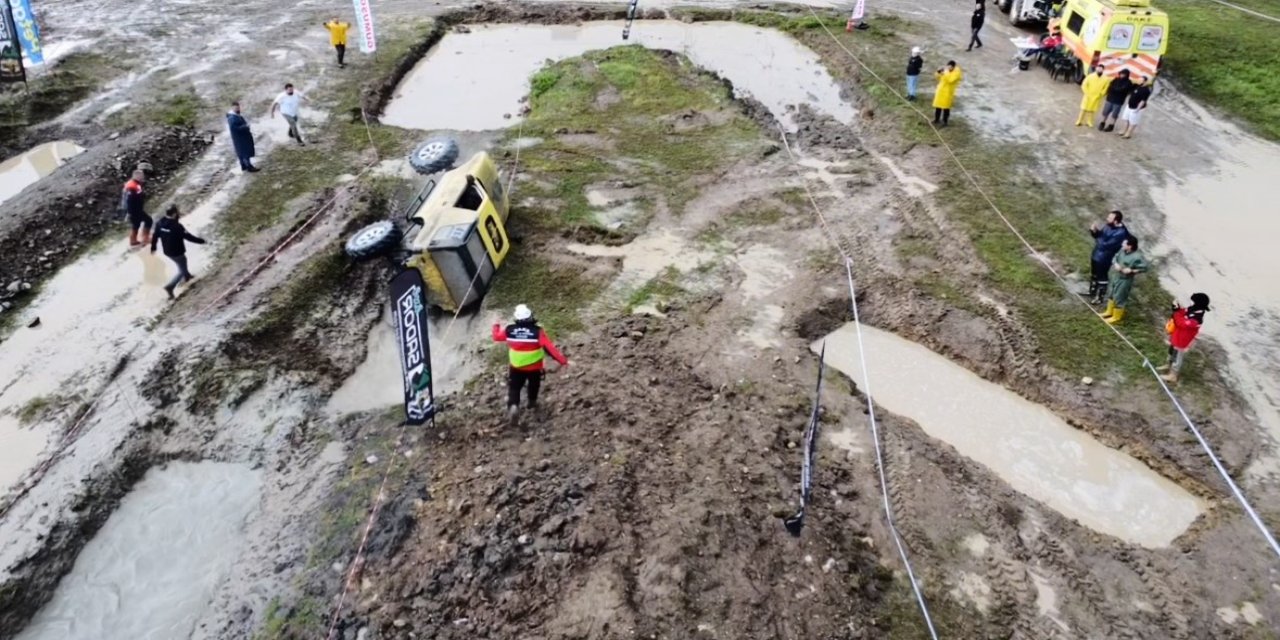 Off-road Aracı Böyle Devrildi