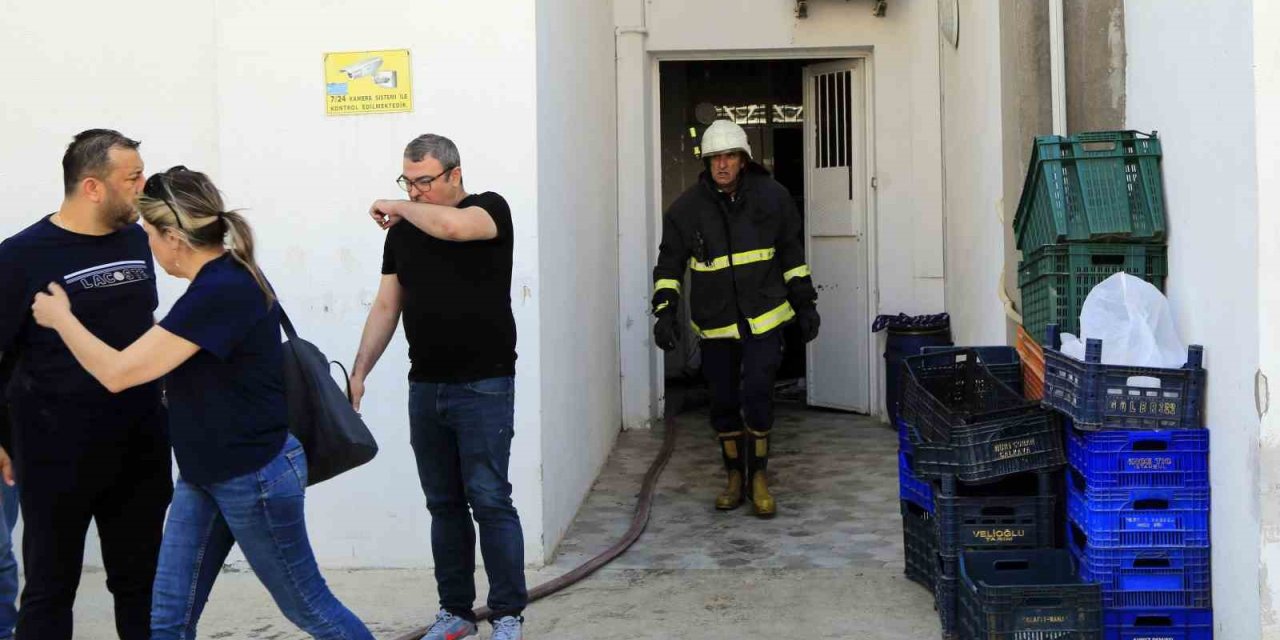 Öğretmenevinin Mutfak Bölümünde Çıkan Yangında 1 Kişi Dumandan Etkilendi