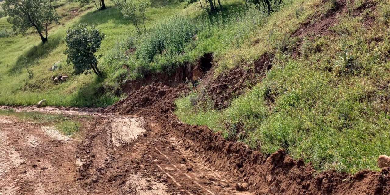 Siirt’te Heyelan Nedeniyle Kapanan Yollar Ulaşıma Açıldı