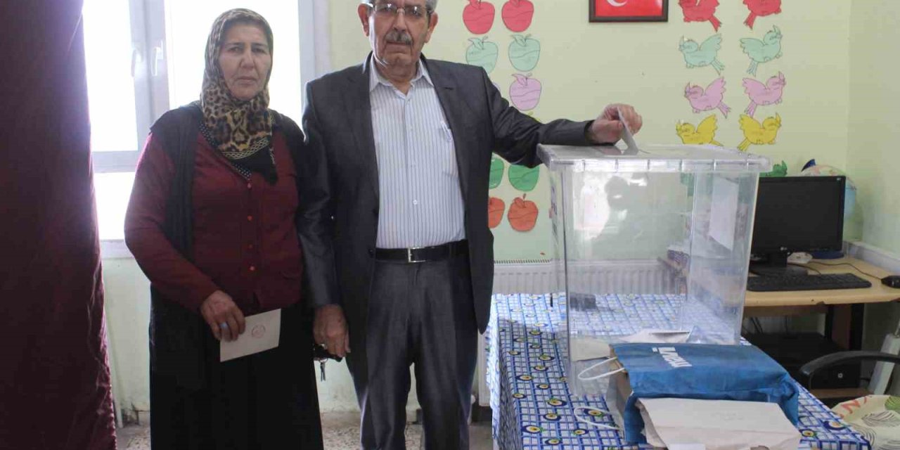 Depremzede Vatandaşlar, İlçe Değişikliği İçin Sandık Başında