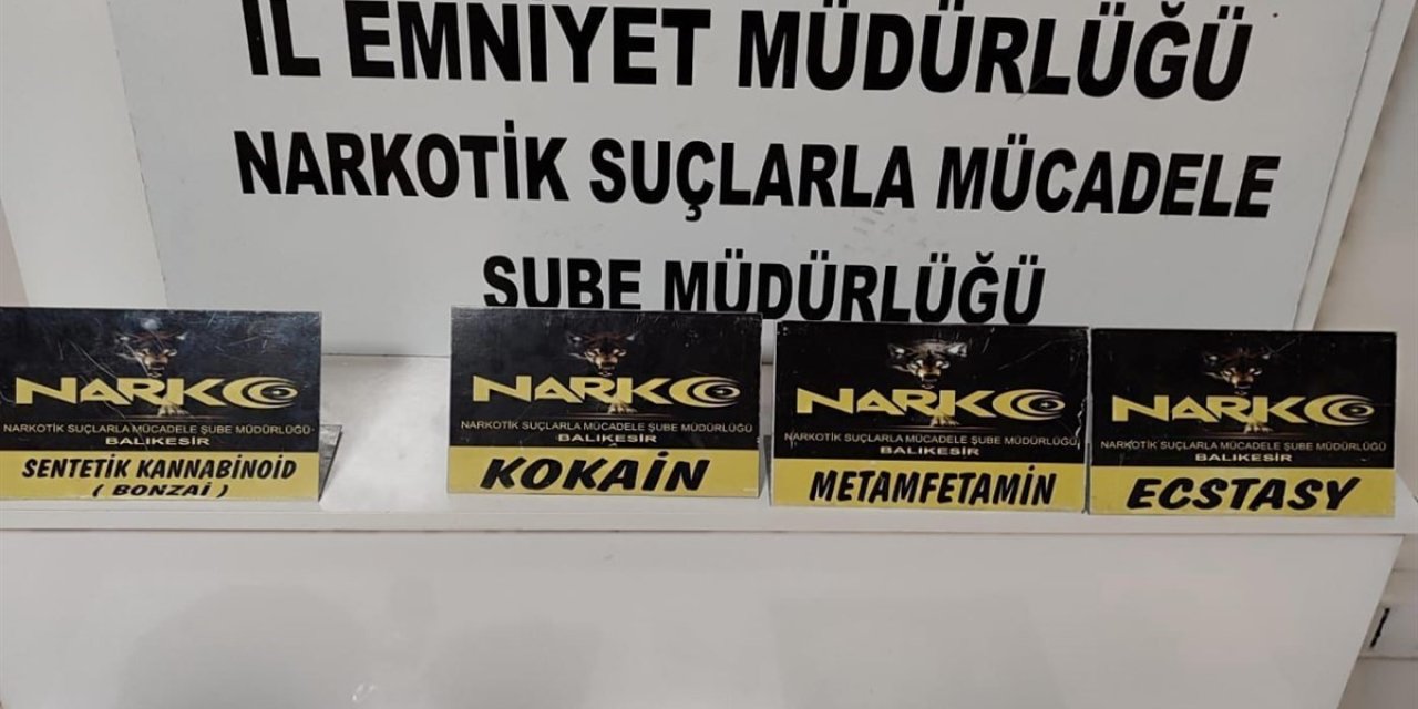 Durdurulan Araç Uyuşturucu Deposu Çıktı