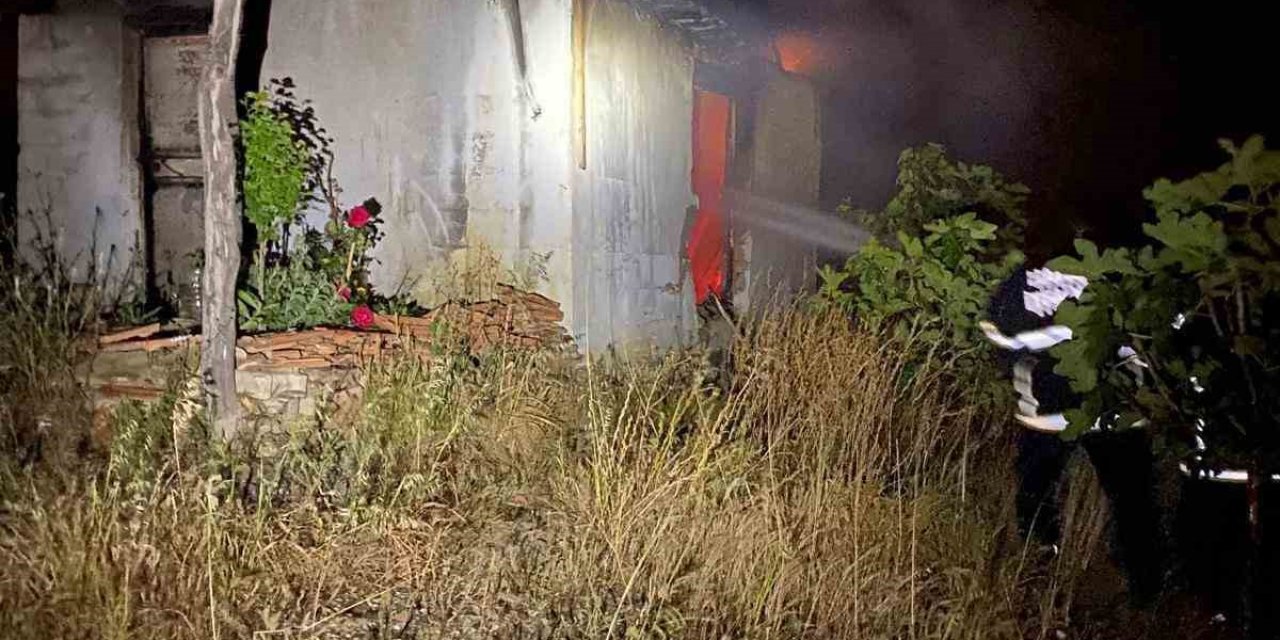 Belen’de Çıkan Baraka Yangını Söndürüldü