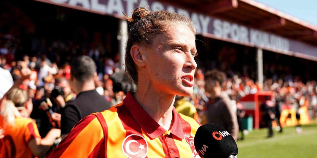 Ebru Topçu: "Hayalimi Yaşıyorum"