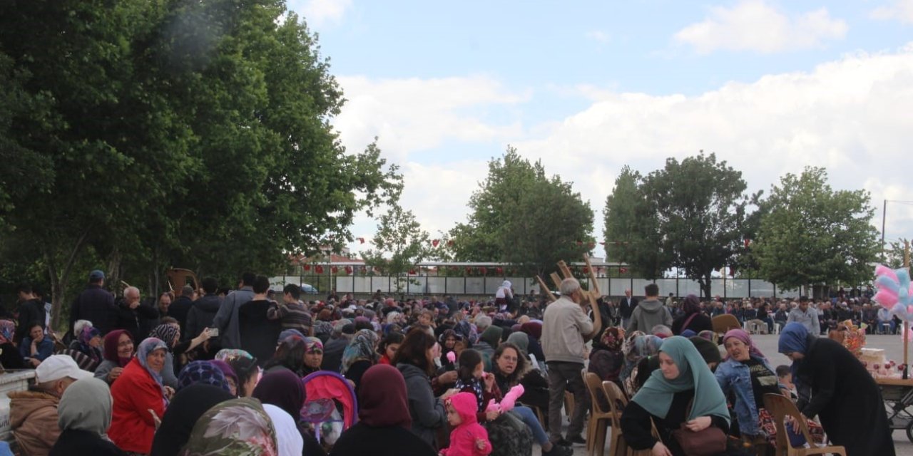 Bayramiç’te Mehmet Akif Ersoy Anısına Hayır Ve Şenlik Düzenlendi