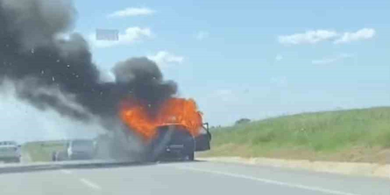 Kakava Şenlikleri’ne Giden Gençlerin Aracı Alev Aldı