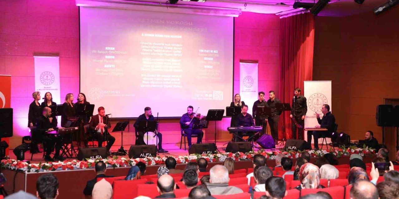 Bayburt’ta Öğretmen Korosu Tasavvuf Musikisi Konseri Düzenlendi