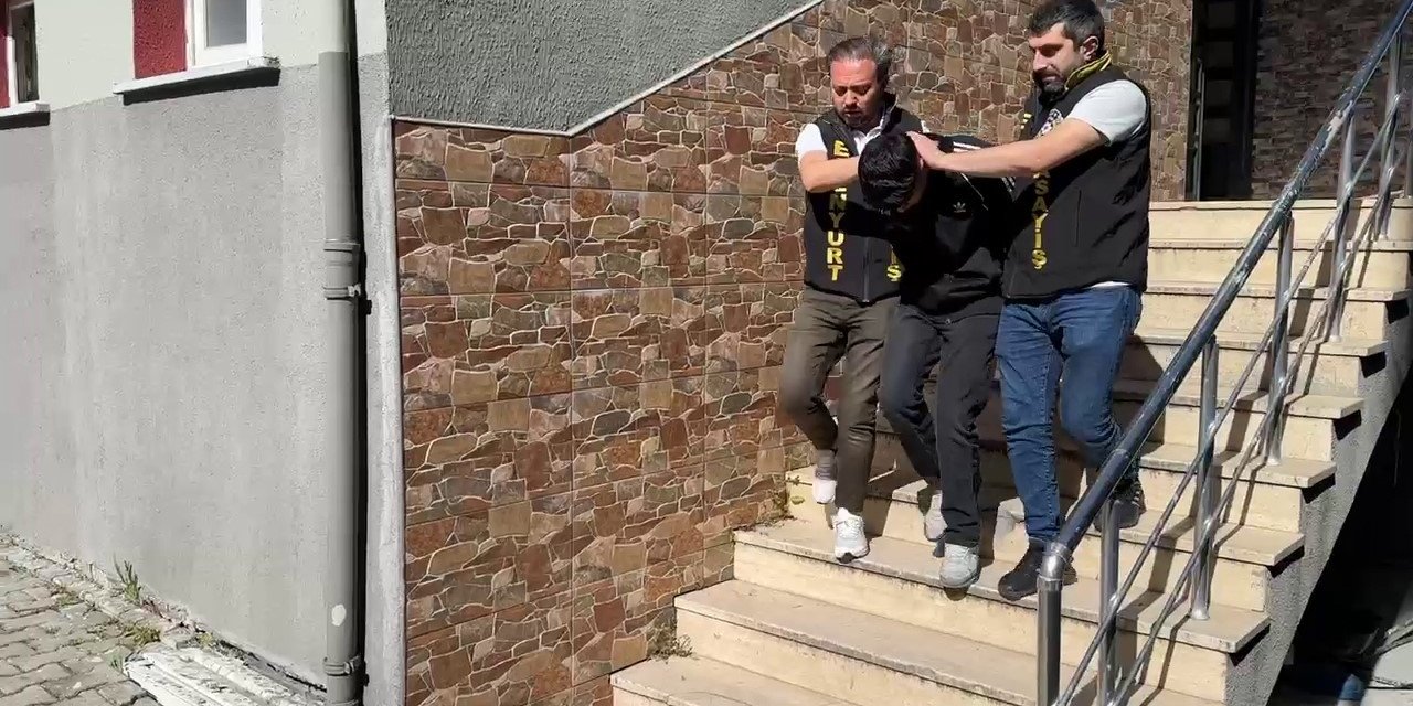 Esenyurt’ta Sokakta Silahla Ateş Açan Maganda Kamerada