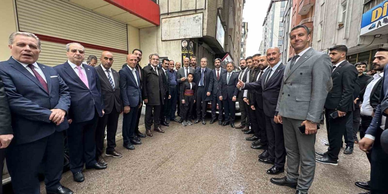 Erbakan: “Hakkari’de Bir Belediye Almak, Diğer İllerimizden 10 Belediye Almakla Eş Değer”