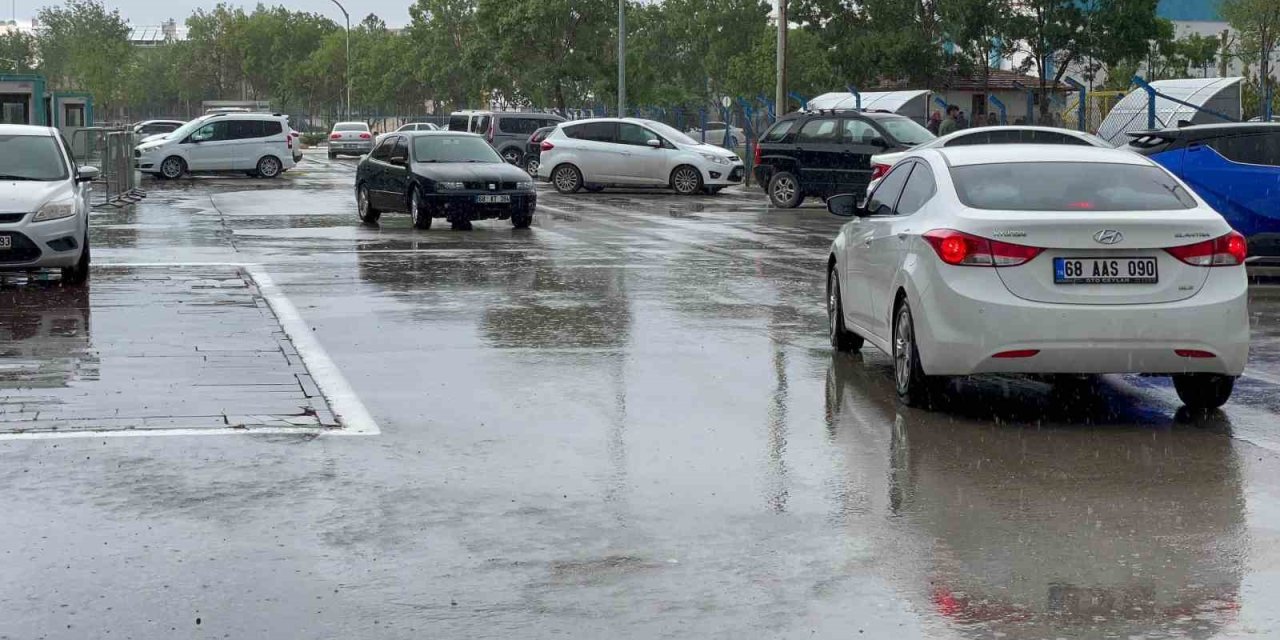 Aksaray’da Sağanak Yağış Yeniden Başladı