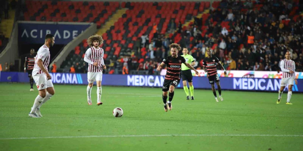Trendyol Süper Lig: Gaziantep Fk: 1 - Hatayspor: 1 (İlk Yarı)