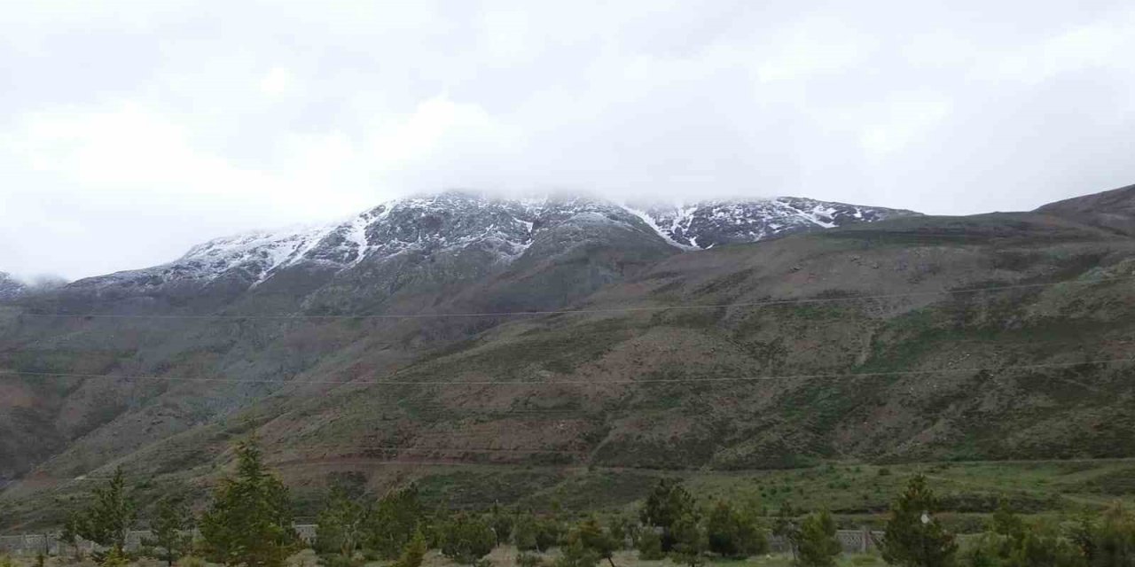 Hazarbaba Dağı’na Kar Yağdı