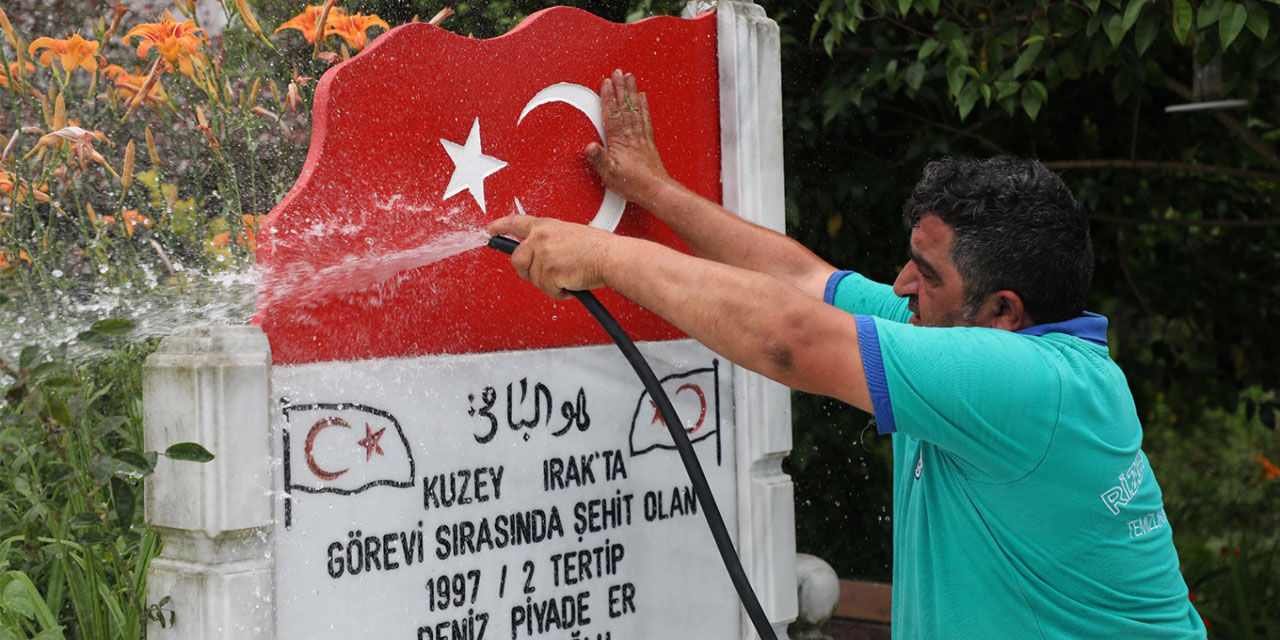 Rize'de Şehit mezarlarının gönüllü temizlikçisi