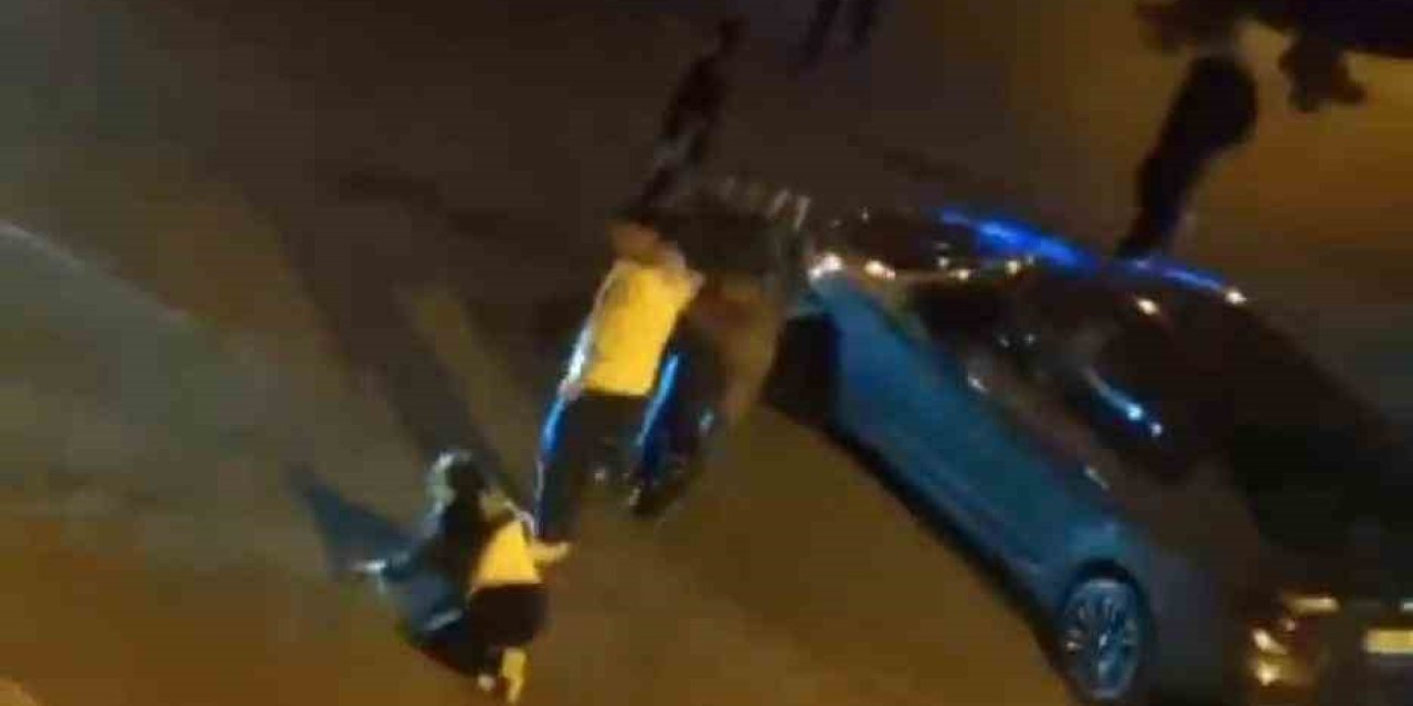 İstanbul’da Sokakta Yumruklu Kavgalar Kamerada: Kadın Aldığı Darbeyle Yere Düştü