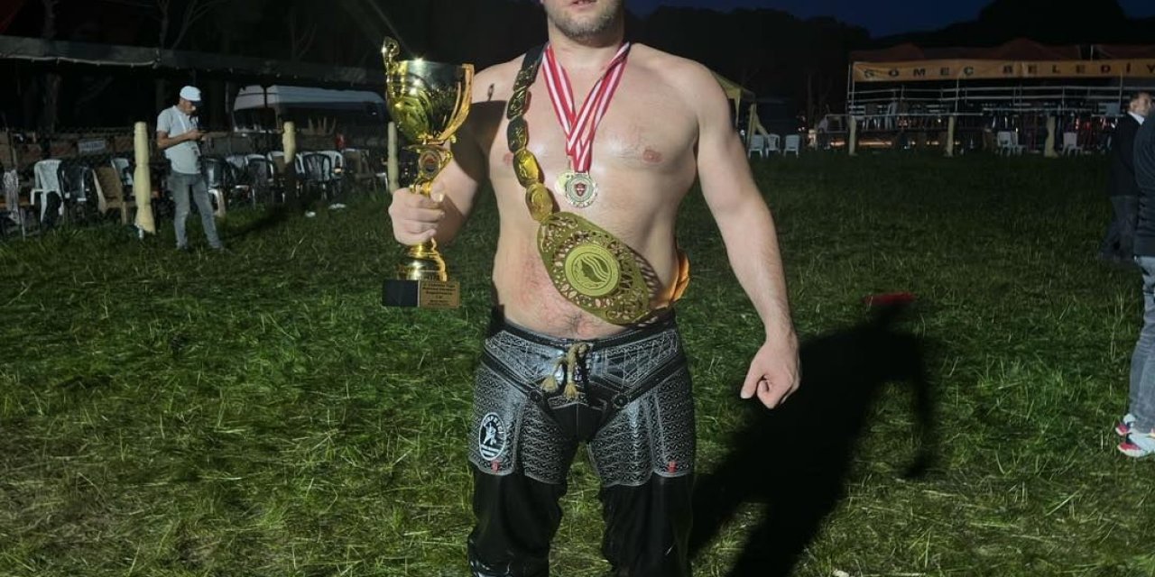 İsmail Balaban’ı Yenen Hamza Özkaradeniz Başpehlivan Oldu