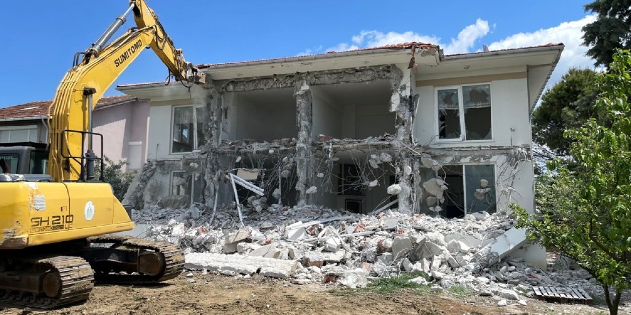 Çanakkale’de Kaçak Yapı Yıkım Çalışmaları Sürüyor