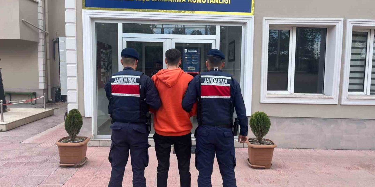 Uyuşturucu Satma Suçundan Aranan Şahıs Yol Kontrolünde Yakalandı