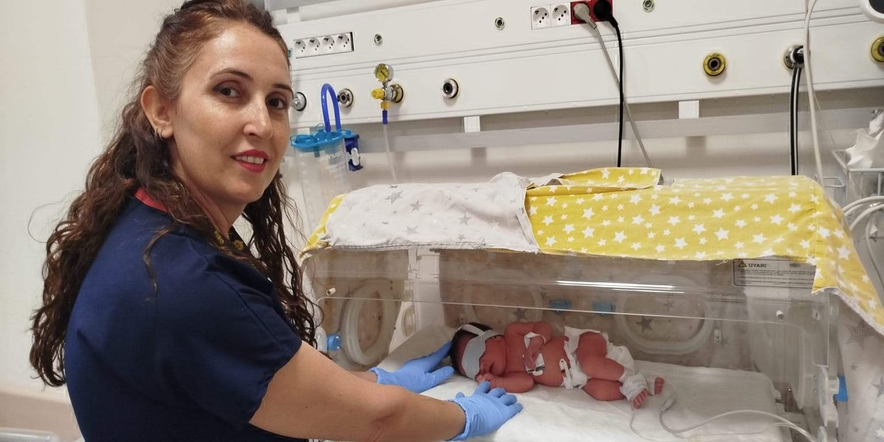 Dağ yoluna terk edilen 2 günlük kız bebeğe hemşireler 'Gülen' ismini verdi