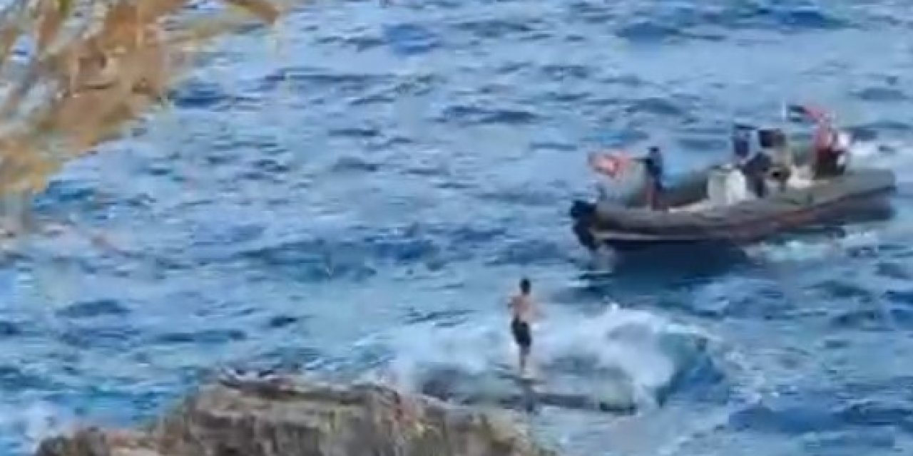 Kayalıkta Mahsur Kalan Gençlere Deniz Polisi Can Simidi Oldu