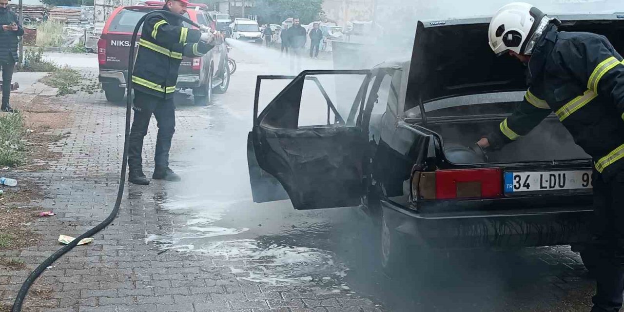 Tokat’ta Yanan Otomobil Kullanılamaz Hale Geldi