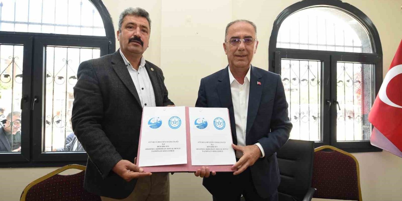 Antakya Belediyesi’nde Görevli Memurlara Başkan Yapar’dan Müjdeli Haber