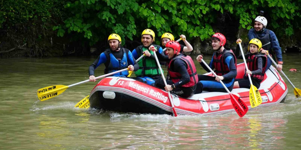 Rafting İle Stres Attılar