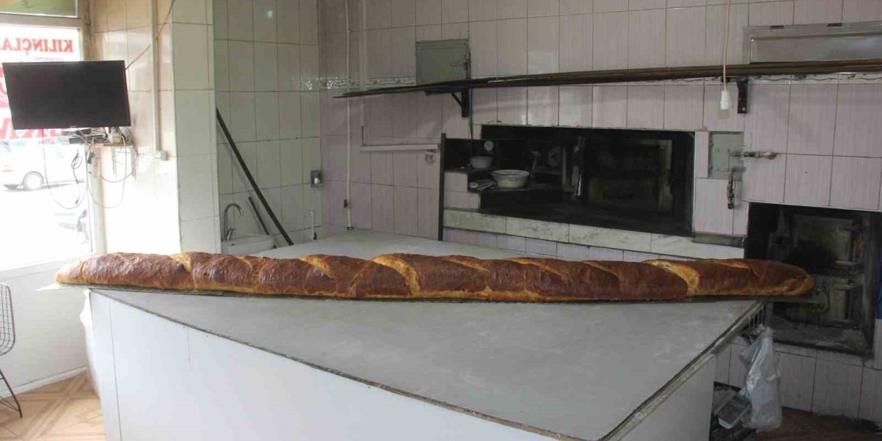 Boyundan Büyük Somun Ekmeği Üretti