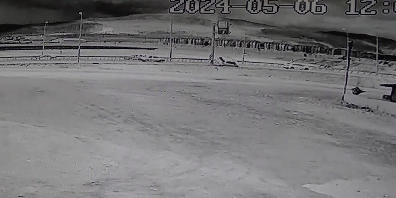 Otomobil, Refüje Çarparak Takla Attı