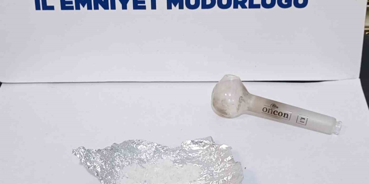 Tedirgin Tavırları Ele Verdi: Torpido Bölümünden Uyuşturucu Çıktı