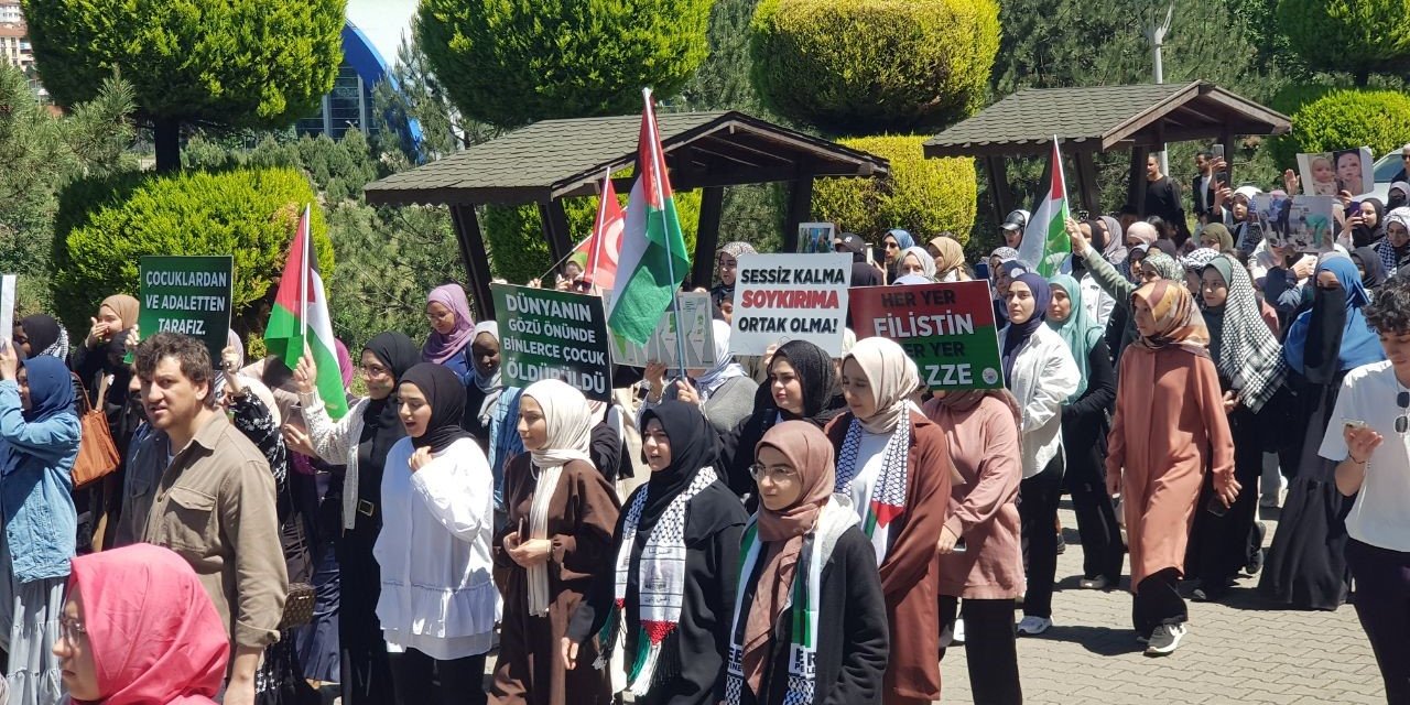 Karabük’te Öğrenciler Filistin İçin Yürüdü
