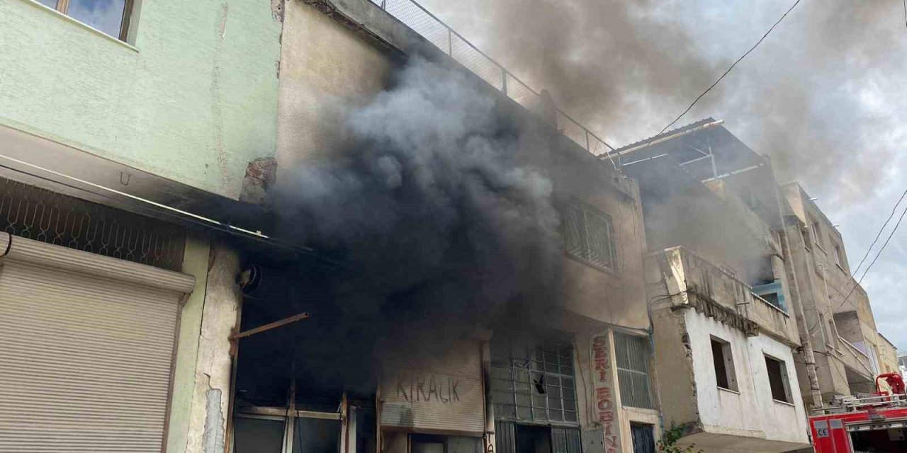 Osmaniye’de Beyaz Eşya Tamiri Yapan İşletmede Yangın Çıktı