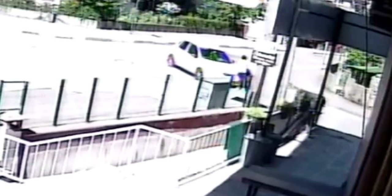 Anne Ve Çocuğuna Otomobil Çarptı