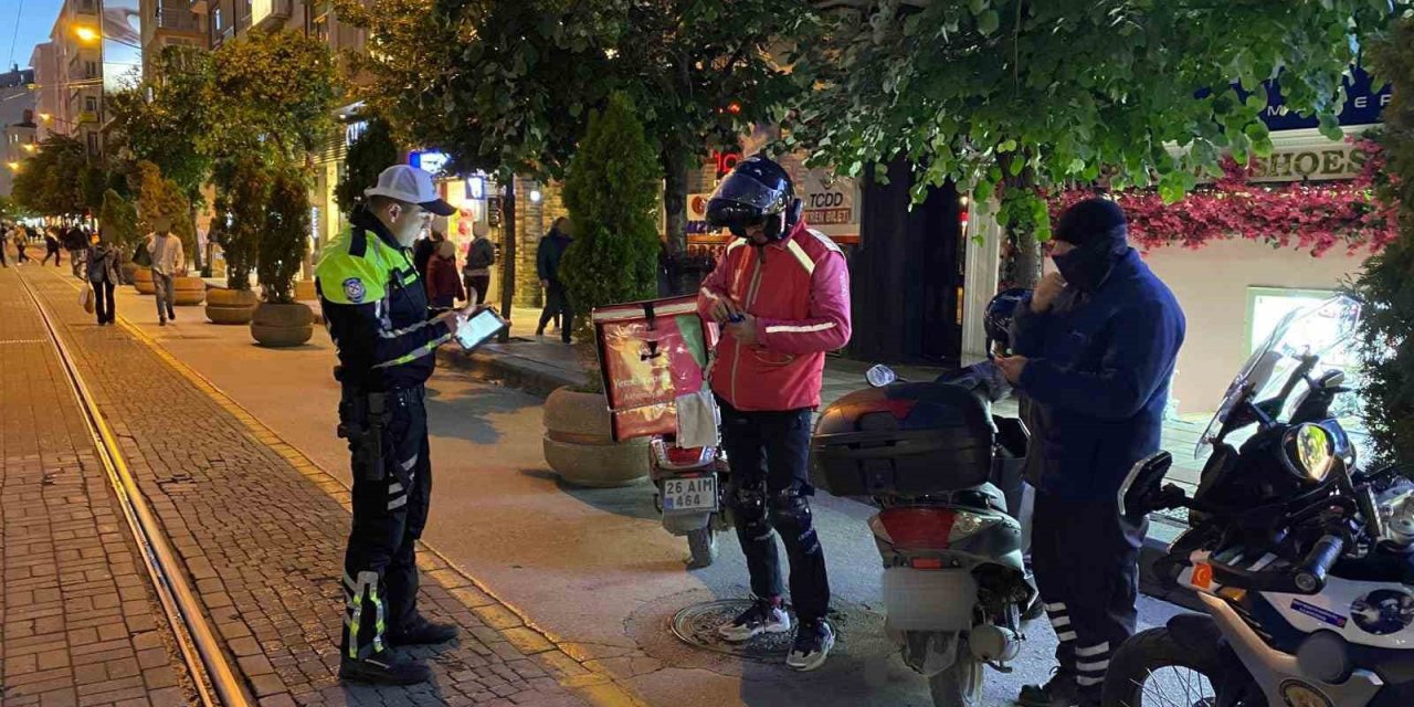 Araç Trafiğine Kapalı Bölgeleri Kullanan Motosiklet Ve Motorlu Bisiklet Sürücülerine 108 Bin 856 Tl Ceza Kesildi