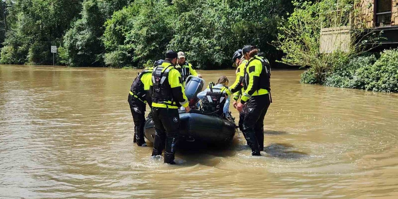 Texas’ta Sel: 1 Çocuk Öldü