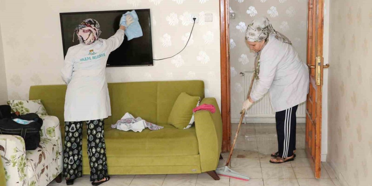 Haliliye’de Evde Bakim Hizmeti İle Haneler Temizleniyor