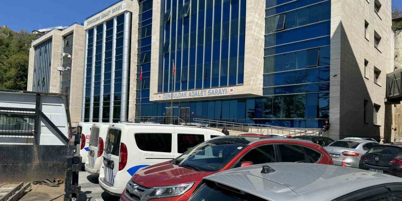 Kızların Uygunsuz Fotoğraflarını Çeken Şüpheli Serbest Bırakıldı