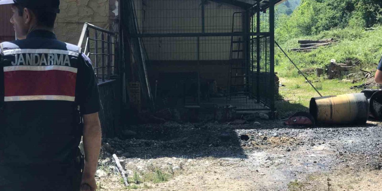 Orman İşletme Müdürlüğü’ne Ait Depodaki Boya Varili Patladı: 2’si Ağır 3 Yaralı