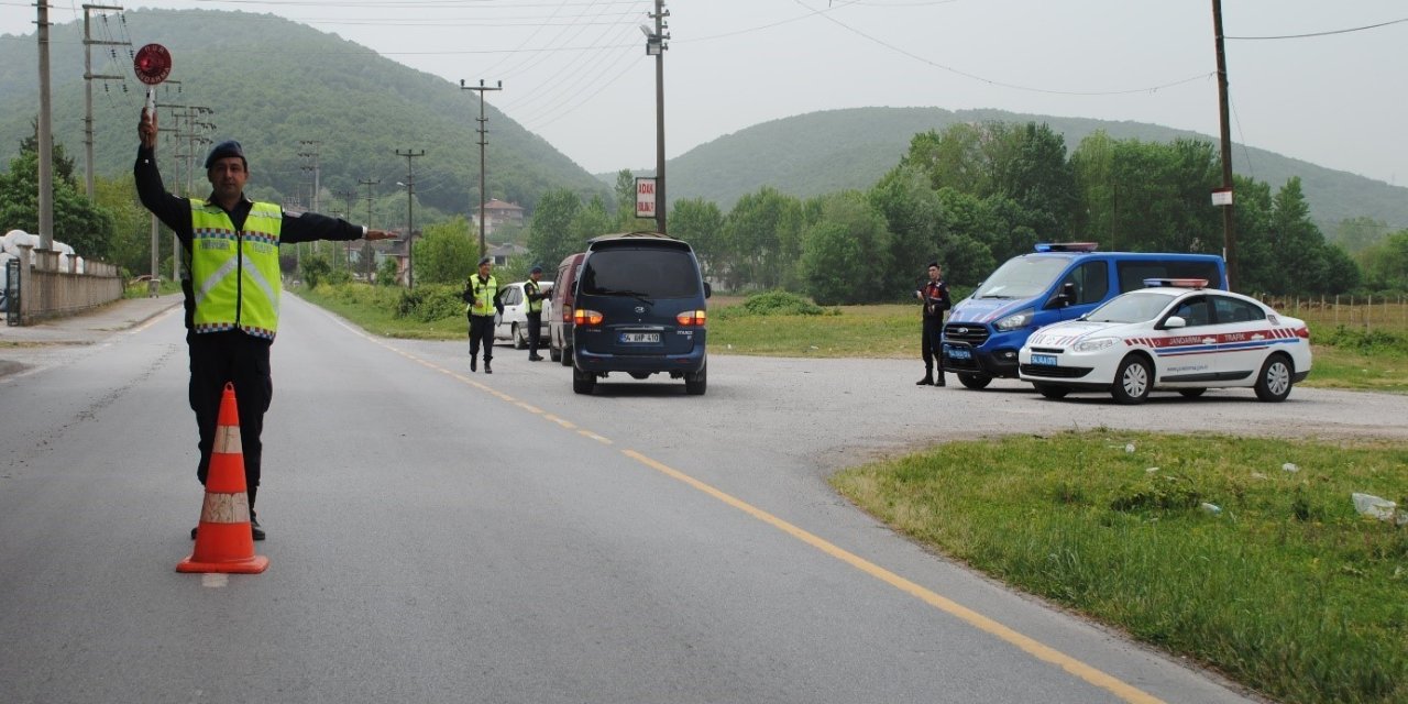 Bir Ayda 646 Araç Ve 222 Sürücü Trafikten Men Edildi